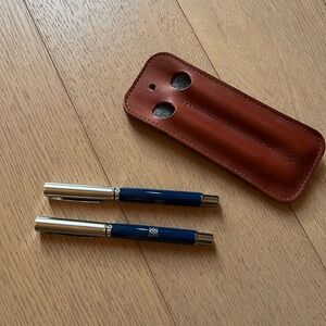 Leather pen holder with two pens with Clase Azul logo